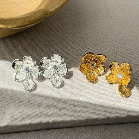 Boucles D'oreilles Pendantes Fleur Style Français Avec Zircon Et Cuivre Pétales En Métal Texturé Pour Femmes