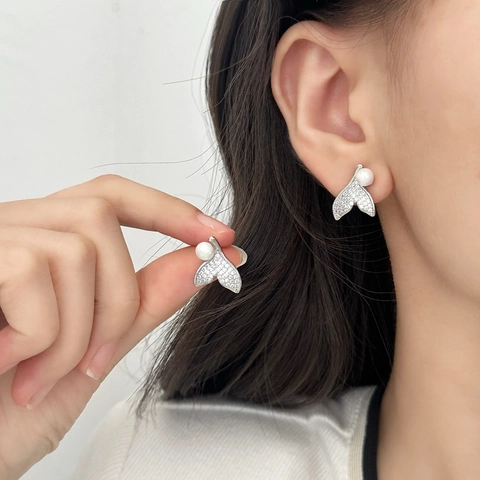Orecchini A Lobo Coda Di Sirena Rame Micro Pavè Zircone Con Perla Artificial Di Conchiglia Gioielli Di Moda Eleganti Per Donne