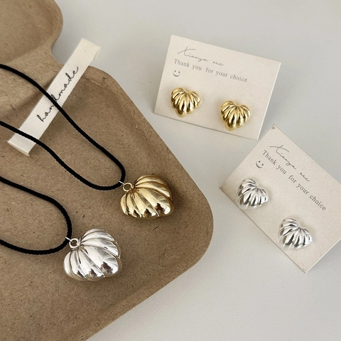Collana Con Ciondolo A Cuore E Orecchini A Lobo Conchiglia A Costine Rame Placcato Oro 14K Vintage Minimalista Per Donne
