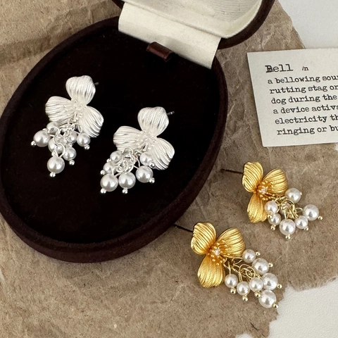 Flower Artificial Pearl Drop Earrings French Elegant Matte Metal Petal Tassel Cluster Stud Earrings For Women
