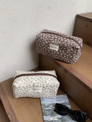 Women French Vintage Floral Quilted Cotton Cosmetic Bag Large Capacity Portable Travel Toiletry Storage Pouch Zipper Organizer