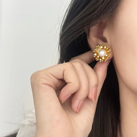 Orecchini A Lobo Girasole Fuochi D'artificio Vintage Con Perla Artificial Di Conchiglia E Zircone In Rame Placcato Oro Eleganti