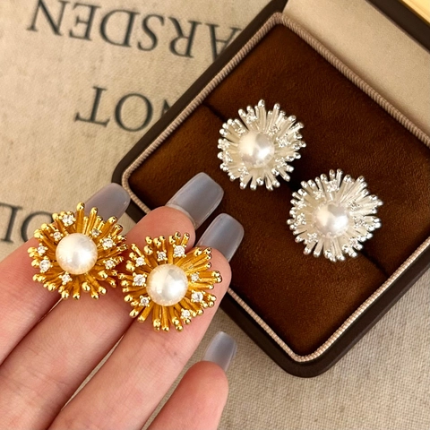 Orecchini A Lobo Girasole Fuochi D'artificio Vintage Con Perla Artificial Di Conchiglia E Zircone In Rame Placcato Oro Eleganti