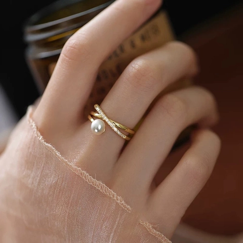 Anello Aperto Perla Artificial Di Conchiglia Rame Micro Pavè Zircone Design Incrociato Gioielli Di Moda Eleganti Per Donne