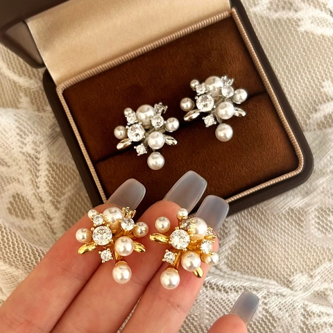 Orecchini A Lobo A Grappolo Di Künstliche Perle Irregolari Per Donna Elegante Forma Di Fiore Con Intarsio Di Zircone Gioielli