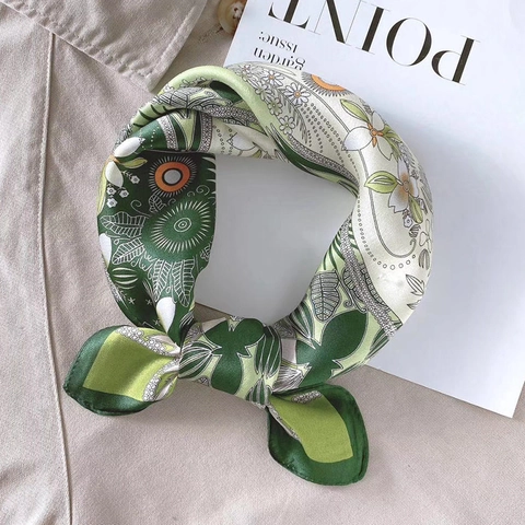 Women's Pure Mulberry Satin Square Scarf Floral Heart Print Fashion Neck Scarf Sweet Style Elegant Accessory