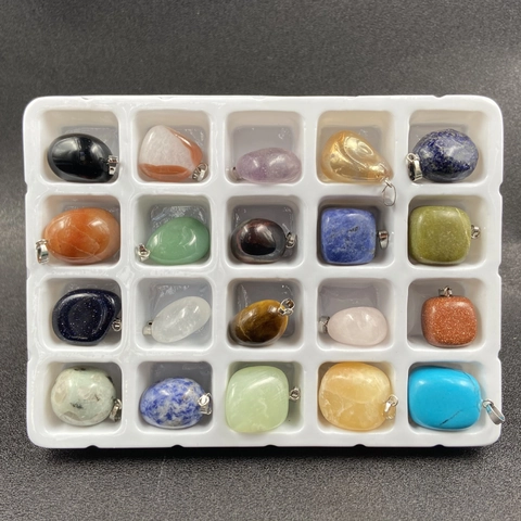 Lot de 20 Pendentifs en Pierre Naturelle Mélangée Roulée Cristaux de Guérison Polis Spécimens Minéraux Avec Boucle en Métal Pour Création de Bijoux Boîte Cadeau