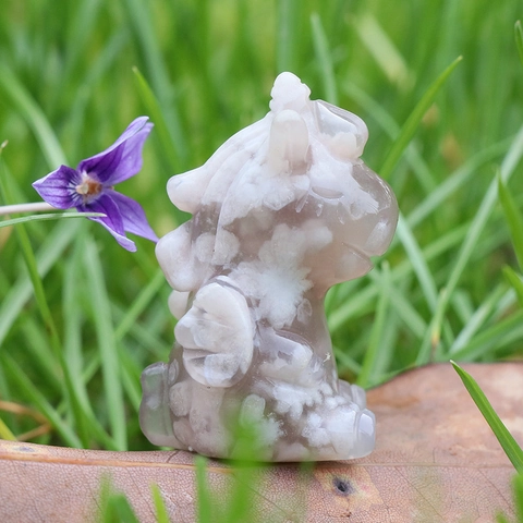 Statuina Intagliata Piccolo Mostro In Agata Fiore Di Ciliegio Cristallo Naturale Unicorno Spirito Ornamento Da Scrivania Regalo