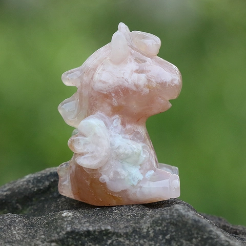 Statuina Intagliata Piccolo Mostro In Agata Fiore Di Ciliegio Cristallo Naturale Unicorno Spirito Ornamento Da Scrivania Regalo