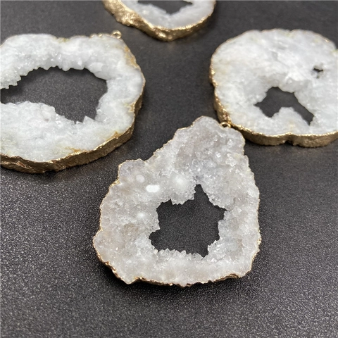 Halskette Mit Natürlichem Weißem Kristall Geoden Anhänger Unregelmäßige Druzy Gilt Edge Schmuck Zubehör