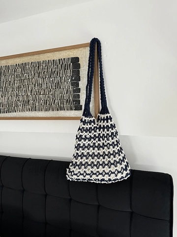 Women Handmade Woven Hollow Out Shoulder Bag Navy Blue White Contrast Color Polyester Cotton Tote Beach Vacation Bag