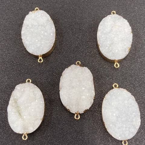 Natürlicher Weiße Druzy Quarz Geode Anhänger Oval Vergoldeter Rand Ethno Stil Pulloverkette Halskette Zubehör