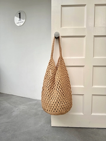 Large Capacity Handwoven Paper Straw Shoulder Bag For Women Hollow Out Grid Design Bohemian Beach Vacation Tote Bag With Inner Pouch