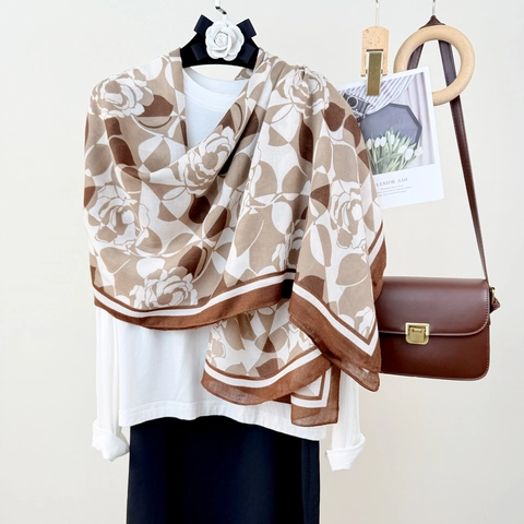 Scialle con Stampa Floreale a Rose Vintage da Donna Trama Satinata Leggera Grande Sciarpa Elegante Beige Marrone Avvolgente