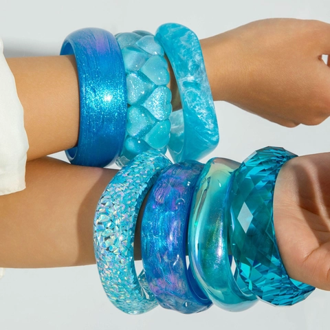 Bracciale Rigido In Resina Blu Acrilico Traslucido Grosso Geometrico Glitter Iridescente Cuore Goffrato Moda Donna