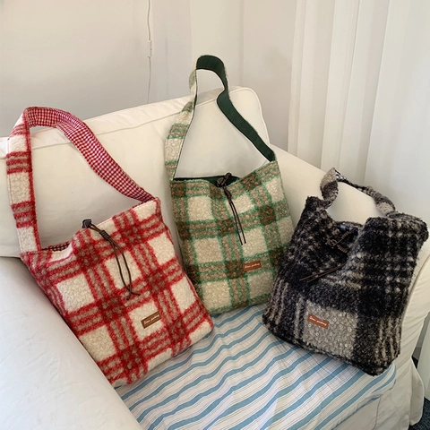 Retro Ruitjes Lamswol Schoudertas Crossbody Tas Voor Vrouwen Grote Capaciteit Tote Met Houtje-Touwtje Sluiting Herfst Winter Mode