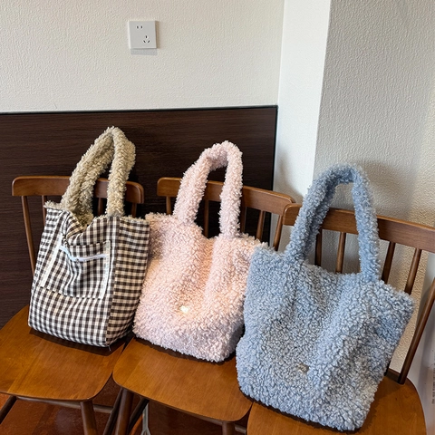Reversible Plush Tote Bag For Women Sweet Lamb Wool Teddy Fleece Large Capacity Checkered Handbag With Horn Buckle