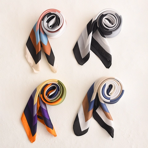 Foulard Quadrato in Satin con Stampa Geometrica da Donna Vintage Cuciture Multicolore Stile Seta Foulard per Capelli Accessorio per la Testa
