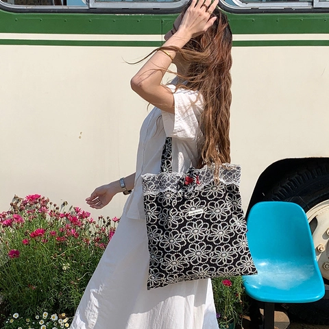 Damen Blumen Stickerei Tragetasche Spitzenbesatz Süße Pastorale Schultertasche Große Kapazität Hohle Blume Handtasche