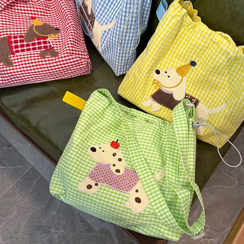 Gingham Kordelzug Umhängetasche Polyester Stoff Cartoon Hund Stickerei Verstellbarer Riemen Lässiger Niedlicher Stil Tasche