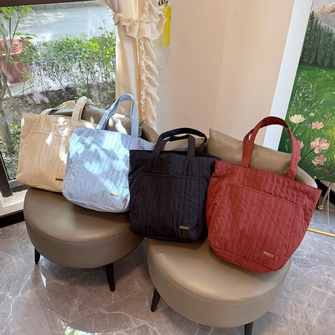 Damen Minimalistische Nylon Tragetasche Große Kapazität Plissee Schultertasche Doppelte Vordertaschen Für Pendler Alltag Beruf