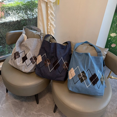Borsa Tote A Tracolla In Tela Denim Retro Grande Capacità Ricamo Argyle Patchwork Con Tracolla Regolabile Stile Street Donna