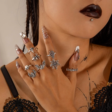 Bagues Halloween Gothiques Alliage Argent Antique Crâne Chauve-souris Toile D'araignée Main D'os Punk Bijoux Pour Femmes Hommes