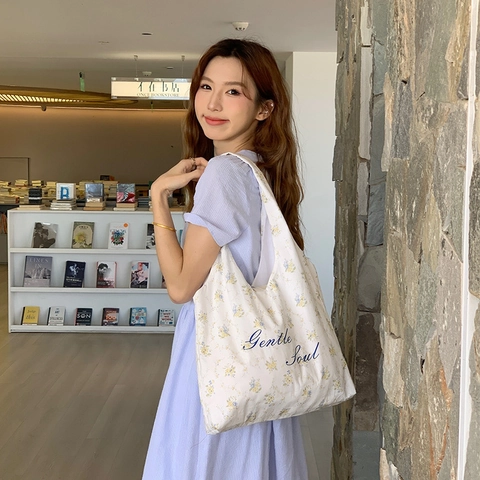 Women Pastoral Floral Shoulder Bag Polyester Tote Bag Gentle Soul Embroidery Handbag For Daily Shopping Beach Travel