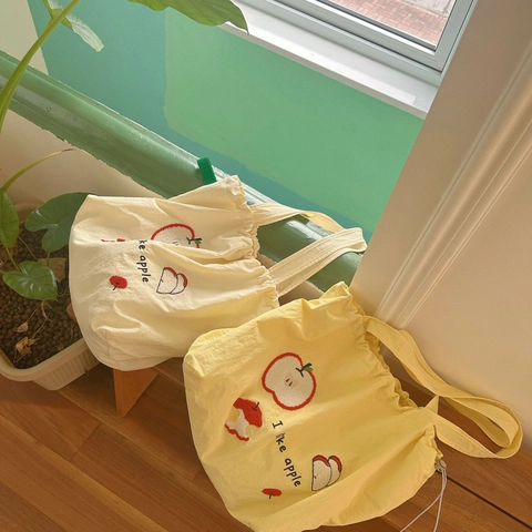 Damen Casual Canvas Tote Bag Große Kapazität Buchstaben Druck Apfel Hund Stickerei Kordelzug Schultertasche Koreanische Handtasche