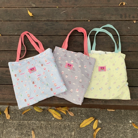 Damen Gesteppte Polyester Tragetasche Mit Kontrastgriffen Cartoon Bär Katze Apfel Hund Bedruckte Urban Casual Schultertasche