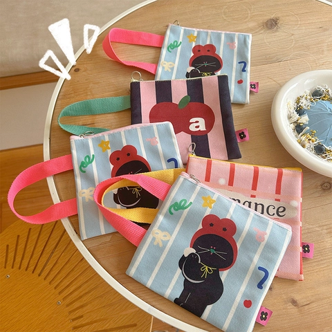 Dames Mini Polyester Handtas Cartoon Kat Appel Print Portemonnee Ritszakje Met Polsbandje Dagelijkse Opslagtas
