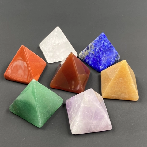 Ornamenti a Piramide in Pietra di Cristallo Naturale Chakra Cristalli di Guarigione Reiki Piramidi di Pietre Preziose per Decorazione Casa Meditazione Regalo