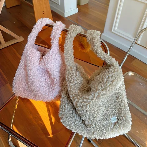 Women Large Capacity Faux Lamb Wool Shoulder Bag Soft Plush Tote Warm Chic Autumn Winter Commute Niche Handbag