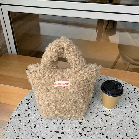 Borsa Tote in Peluche Autunno Inverno da Donna Borsa a Mano in Lana di Agnello Con Etichetta a Lettera Borsa Hobo Piccola Casual Gioielli