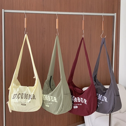 Grote Capaciteit Nylon Crossbody Tas Voor Dames Casual Schoudertas Vintage Letterprint Commuter Hobo Tas
