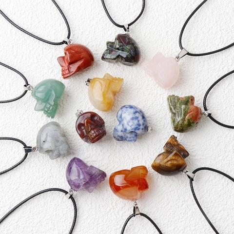 Collier Pendentif Crâne en Pierres Naturelles Cristal Gothique Punk Sculpté Os de Tête Bijoux Halloween Hommes Femmes