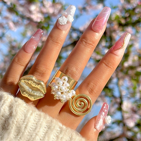 Exaggerated Lips And Faux Artificial Pearl Rings Alloy Gold Plated Retro Spiral Pattern Statement Fashion Finger Jewelry