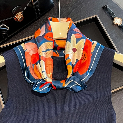 Foulard Quadrato In Pura Raso Di Gelso Con Stampa Floreale Elegante Vintage Sciarpa Da Collo Capelli Donna Accessorio Lusso