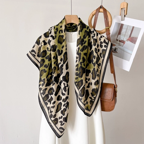 Fular Quadrato Leopardato Da Donna Poliestere Setoso Scialle Moda Decorazione Per Il Collo Elegante Motivo Animale Avvolgente
