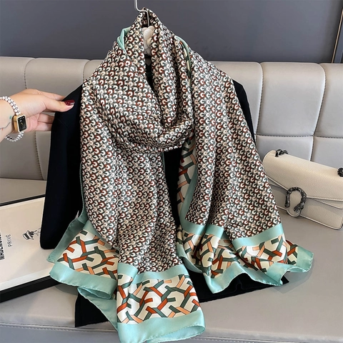 Sciarpa Di Moda Elegante Grande Scialle Lungo In Raso Sintetica Con Stampa Geometrica Protezione Solare Versatile