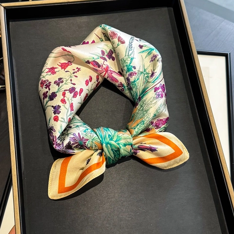 Pañuelo Cuadrado de Seda de Morera para Mujer Elegante Estampado Floral Vegetal Pequeño Pañuelo de Cuello con Bordo Naranja
