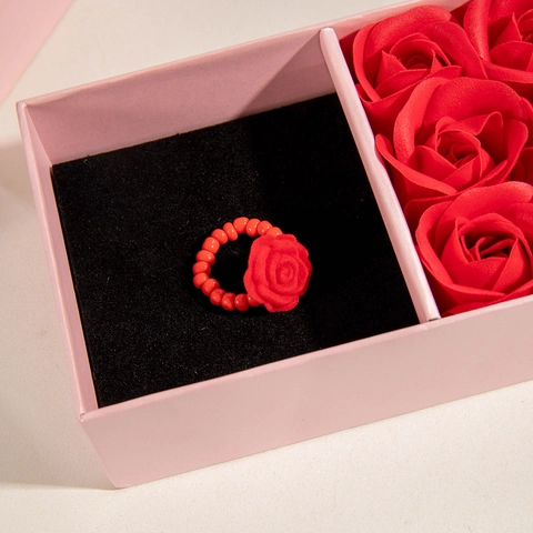 Mode Kreative Rote Rose Harz Perlenring Herzform Vergoldete Legierung Ring Geschenkbox Für Damen Valentinstag Schmuck