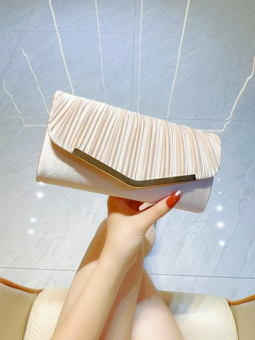 Pochette da Sera in Raso Plissettato da Donna Elegante Borsa a Mano Con Decoro in Metallo a V E Tracolla a Catena Dorata