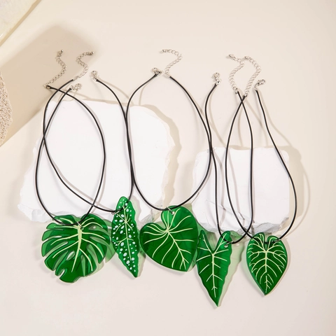Fashion Green Acrylic Leaf Pendant Necklace Tropical Monstera Begonia Botanical Jewelry For Women Daily Vacation Gift