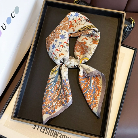 Carré En Satin De Mûrier Sergé Illustration Animale Imprimé Mythique Design De Niche Foulard Protection Solaire Léger