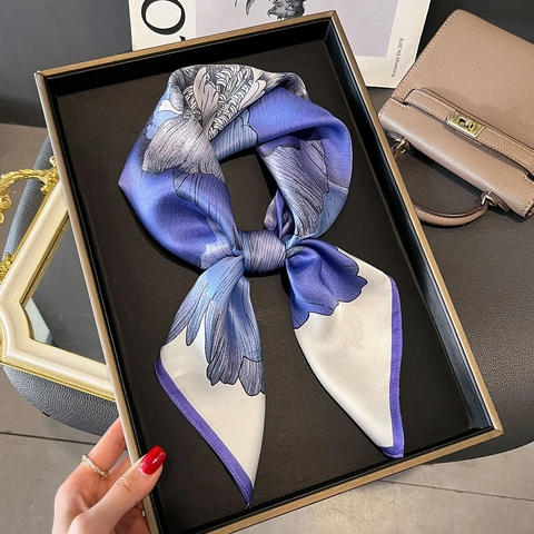 Elegante Vierkante Satijnn Sjaal Met Bloemenprint Pure MoerbeiSatijn Lichtgewicht Zonnebrand Shawl Dames Zomer Accessoire