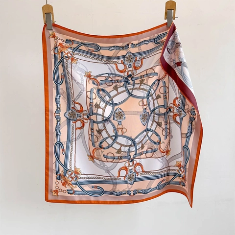 Carré De Satin Femme Élégant Imprimé Chaîne Équestre Satin De Polyester Foulard Accessoire Sac À Main Mode Tour De Cou