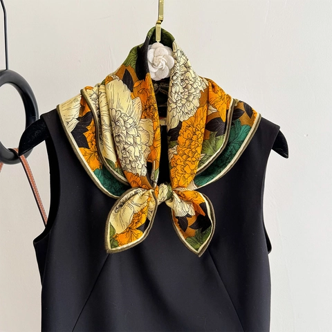 Foulard Quadrato da Donna con Stampa Floreale a Peonia in Misto Seta e Lana Elegante Bandana Decorativa Leggera per Ufficio