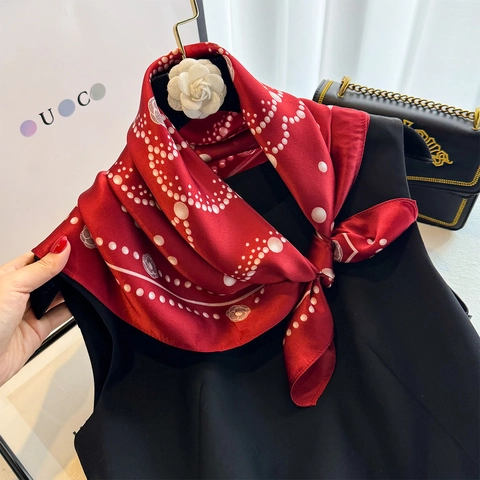 Elegante Sciarpa Quadrata in Seta di Gelso Con Motivo a Camelia e Foglie di Ginkgo e Fibbia a Cuore per Donna Accessori Moda