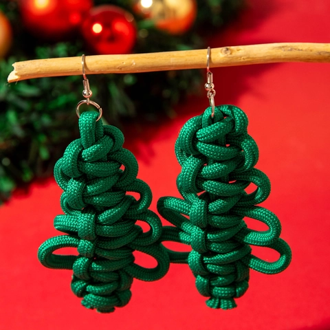 Gewebte Weihnachtsbaum Ohrringe Grün Polyester Handgefertigt Festlich Frauen Einzigartiges Nischenstil Design Ohrstecker